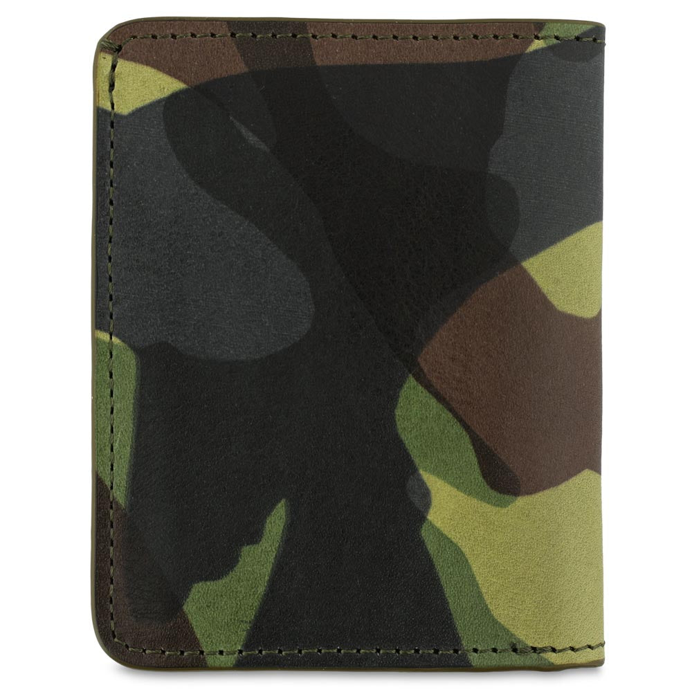 Green camouflage leather slim wallet. Handmade in Portugal from Italian vegetable tanned leather. With ESCUYER branding inside
